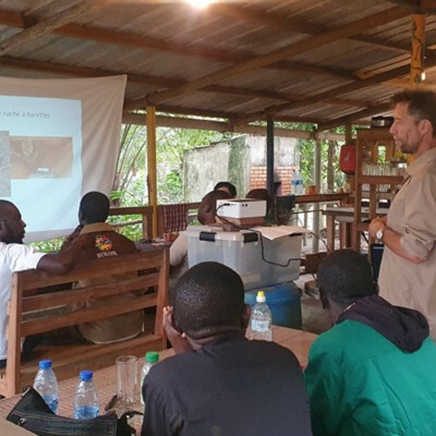 Formation apiculture – HELP Congo – Association Beauval Nature